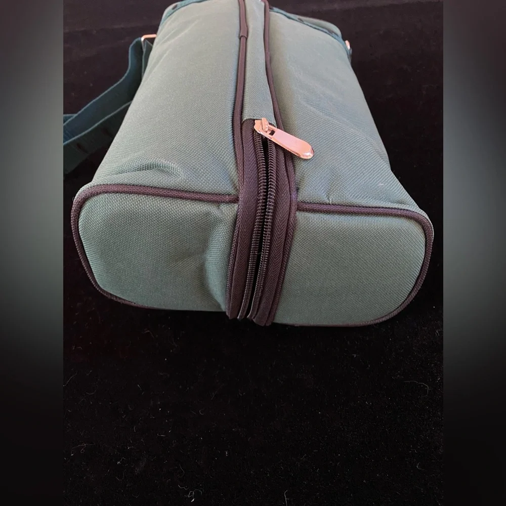 Picnic Time Estate Insulated Wine Tote with Service For two in Hunter Green nWOT